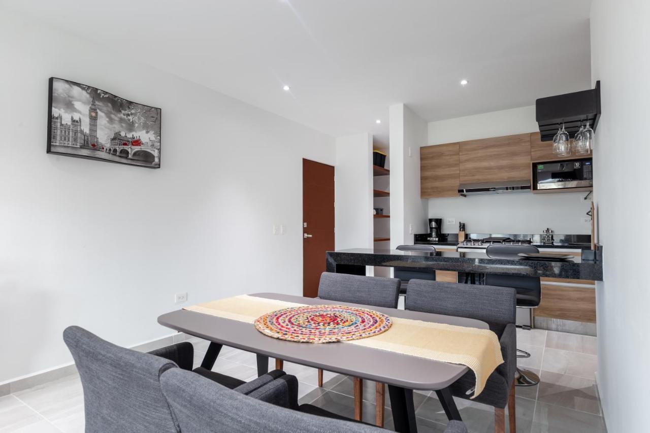 Lovely 2 Bedroom - Pool & Balcony * Cancun