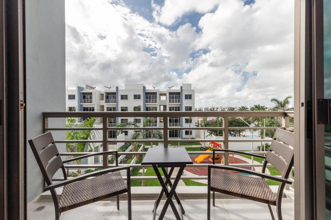 Lovely 2 Bedroom - Pool & Balcony Apartment